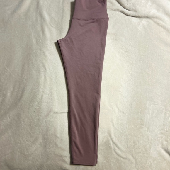 7/8 High-Waist Airbrush Legging
Color Woodrose Size: Large
Length: 7/8 24.5" - Picture 3 of 4
